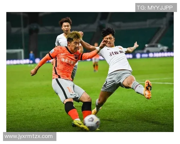 深圳与广州足球队的耐力较量赛后分析与反思 深圳与广州足球队的耐力较量赛后分析与反思