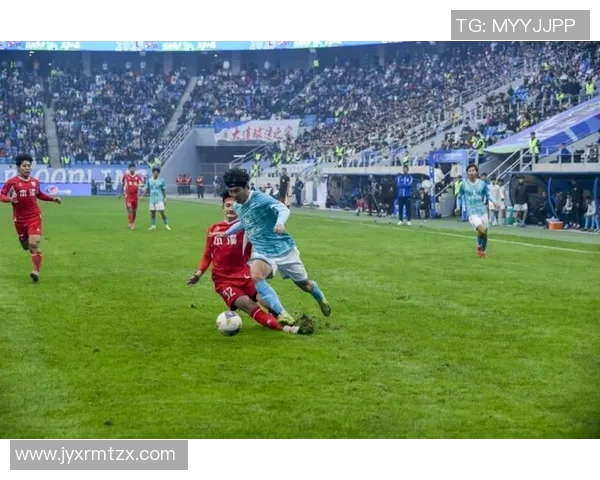 当今足坛谁是最受欢迎的足球明星引发热议与讨论 当今足坛谁是最受欢迎的足球明星引发热议与讨论